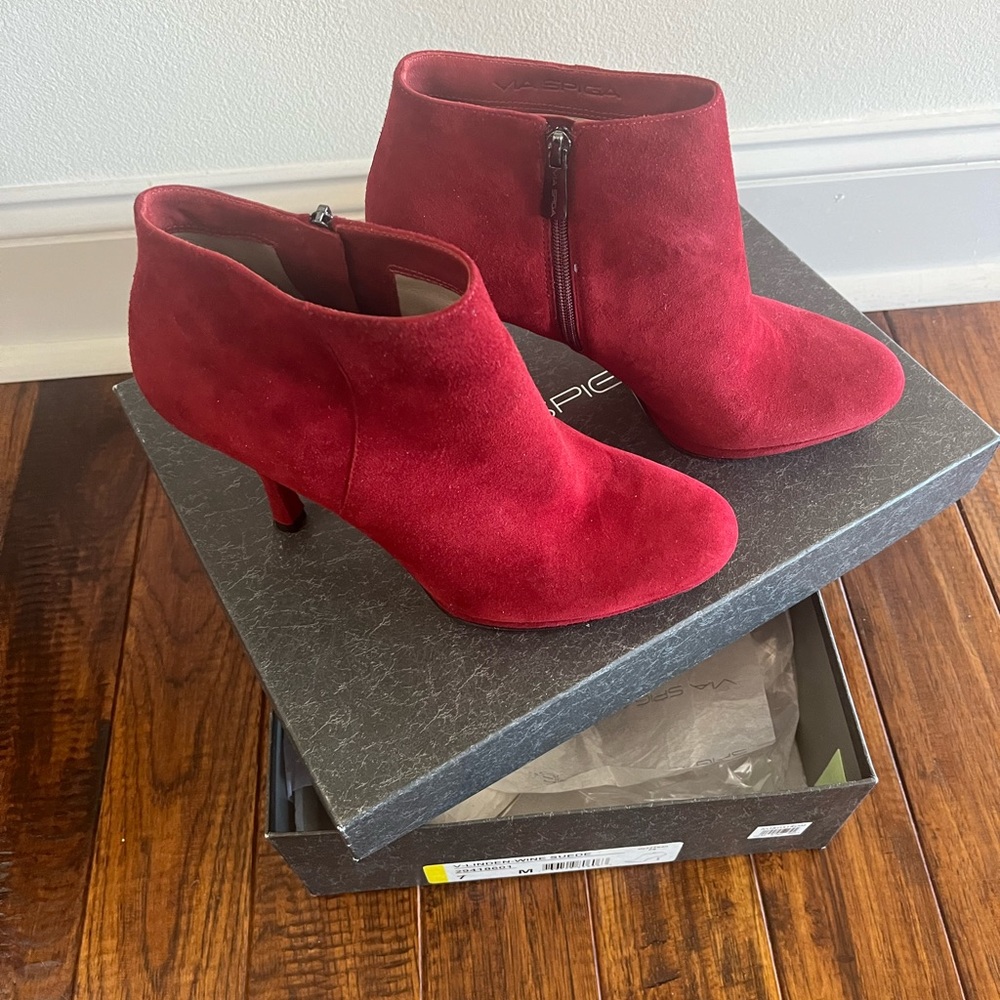 Via Spiga red ankle booties, size 7